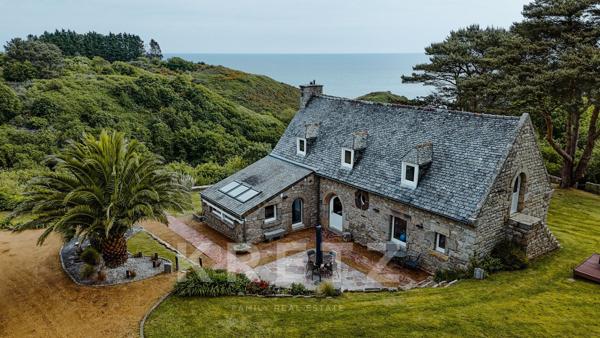 Propriété d’exception face à l’océan sur les falaises de Plouha