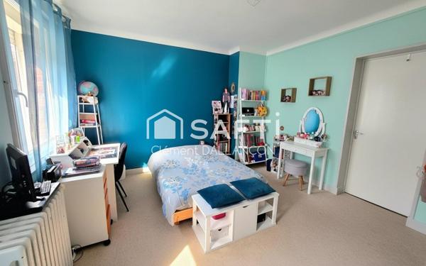 Maison familiale 5 chambres – Secteur très calme – Cour