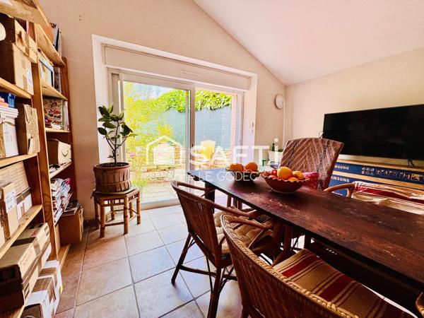 Maison FAMILIALE en pierre au coeur de TREDION