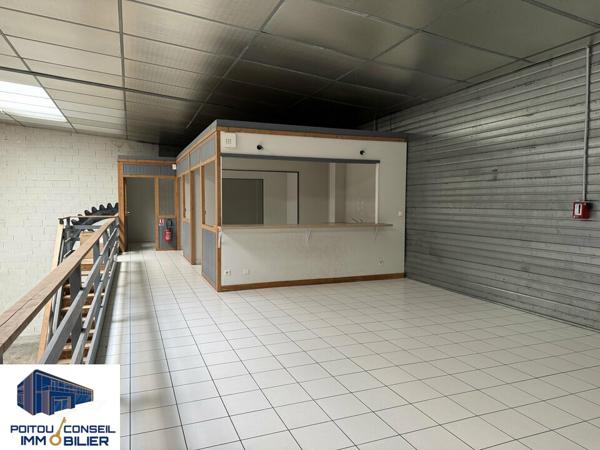LOCATION LOCAL D’ACTIVITE D’ENVIRON 300m2 AU SOL AVEC PARKING ZONE MENDES FRANCE CHAURAY AVEC GRANDE PORTE SECTIONNELLE
