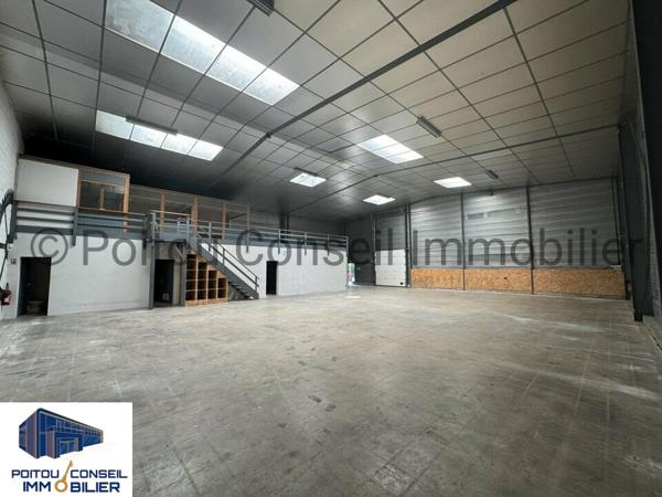 LOCATION LOCAL D’ACTIVITE D’ENVIRON 300m2 AU SOL AVEC PARKING ZONE MENDES FRANCE CHAURAY AVEC GRANDE PORTE SECTIONNELLE