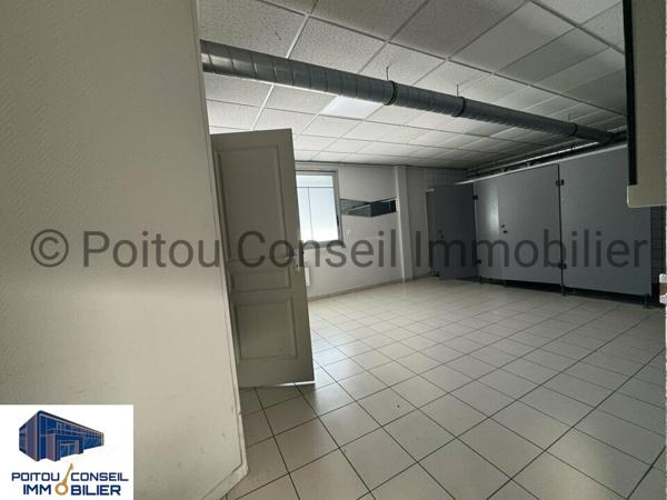 LOCATION LOCAL D’ACTIVITE D’ENVIRON 300m2 AU SOL AVEC PARKING ZONE MENDES FRANCE CHAURAY AVEC GRANDE PORTE SECTIONNELLE