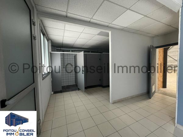 LOCATION LOCAL D’ACTIVITE D’ENVIRON 300m2 AU SOL AVEC PARKING ZONE MENDES FRANCE CHAURAY AVEC GRANDE PORTE SECTIONNELLE