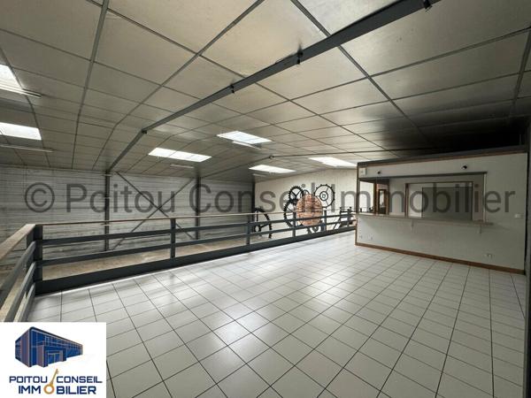 LOCATION LOCAL D’ACTIVITE D’ENVIRON 300m2 AU SOL AVEC PARKING ZONE MENDES FRANCE CHAURAY AVEC GRANDE PORTE SECTIONNELLE