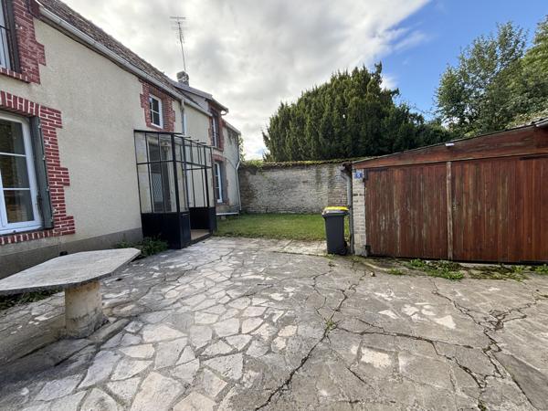 SAINTE COLOMBE SUR SEINE Ensemble deux de Maisons avec dépendances terrain proches des écoles. Sainte-Colombe-sur-Seine (21400)