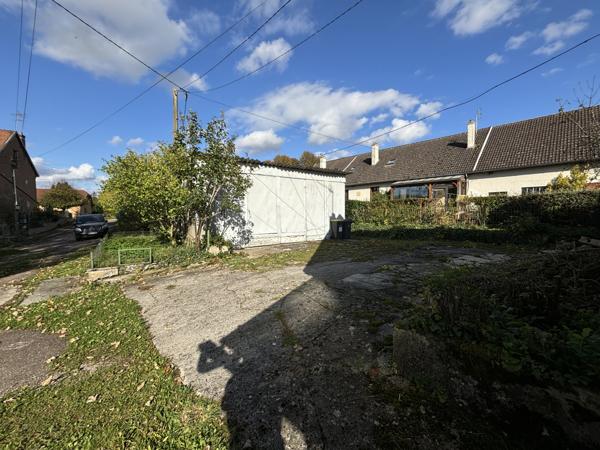 SAINTE COLOMBE SUR SEINE Ensemble deux de Maisons avec dépendances terrain proches des écoles. Sainte-Colombe-sur-Seine (21400)