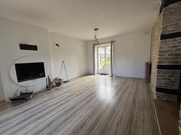 SAINTE COLOMBE SUR SEINE Ensemble deux de Maisons avec dépendances terrain proches des écoles. Sainte-Colombe-sur-Seine (21400)