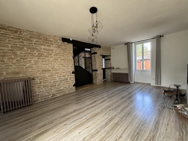 SAINTE COLOMBE SUR SEINE Ensemble deux de Maisons avec dépendances terrain proches des écoles. Sainte-Colombe-sur-Seine (21400)