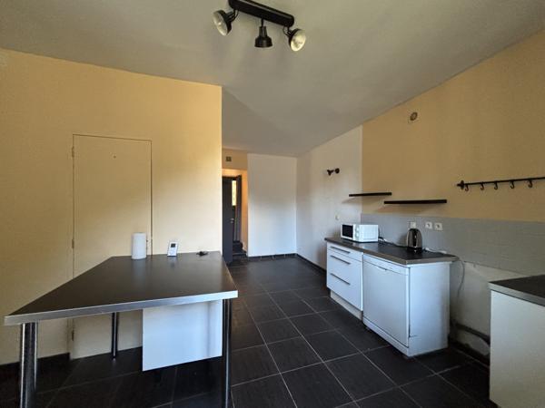 SAINTE COLOMBE SUR SEINE Ensemble deux de Maisons avec dépendances terrain proches des écoles. Sainte-Colombe-sur-Seine (21400)