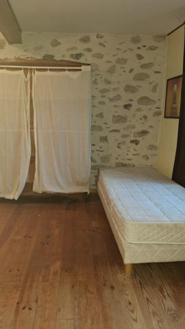 Massat (09320) Studio meublé très bien situé.