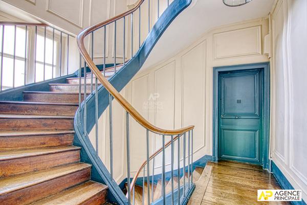 Versailles Notre-Dame Avenue de St-Cloud Appartement 5 pièces 103 m² au sol situé au 2e étage avec grenier €855 000 ** - Référence 26652