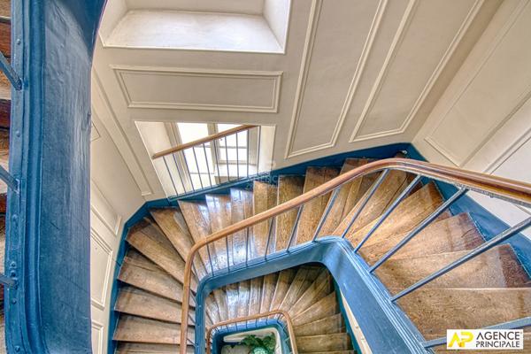 Versailles Notre-Dame Avenue de St-Cloud Appartement 5 pièces 103 m² au sol situé au 2e étage avec grenier €855 000 ** - Référence 26652