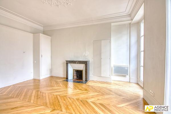 Versailles Notre-Dame Avenue de St-Cloud Appartement 5 pièces 103 m² au sol situé au 2e étage avec grenier €855 000 ** - Référence 26652