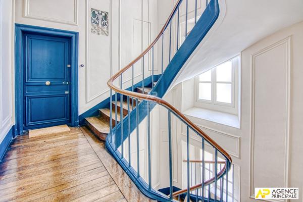 Versailles Notre-Dame Avenue de St-Cloud Appartement 5 pièces 103 m² au sol situé au 2e étage avec grenier €855 000 ** - Référence 26652