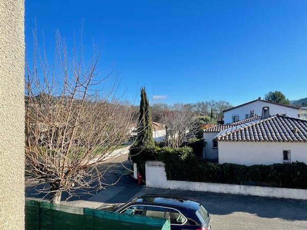 Auriol (13390) Maison familiale au calme avec jardin et garage