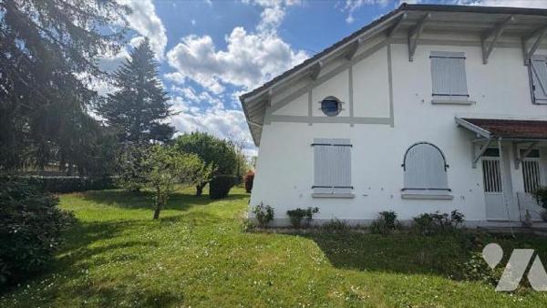 Maison mitoyenne avec grand terrain ? Morcenx-la-Nouvelle - REF 1005543
Située dans un quartier...