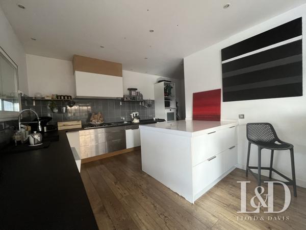 RARE! SAINT-PÉE-SUR-NIVELLE, MAISON 210m² AVEC T2 INDÉPENDANT ET PISCINE!