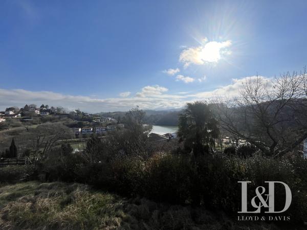 RARE! SAINT-PÉE-SUR-NIVELLE, MAISON 210m² AVEC T2 INDÉPENDANT ET PISCINE!