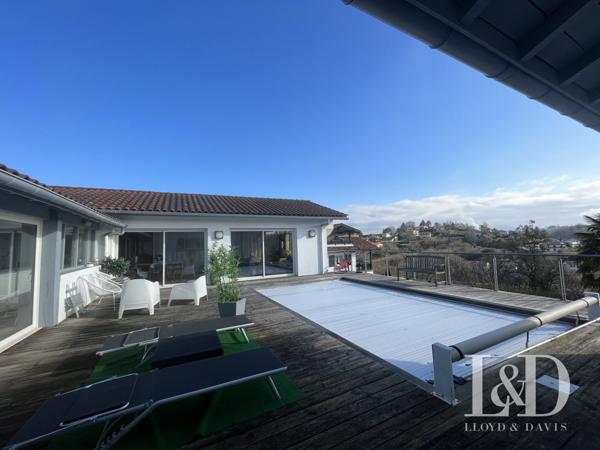 RARE! SAINT-PÉE-SUR-NIVELLE, MAISON 210m² AVEC T2 INDÉPENDANT ET PISCINE!