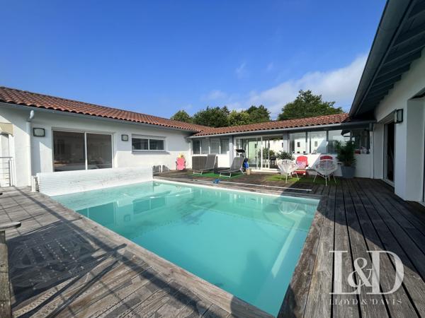 RARE! SAINT-PÉE-SUR-NIVELLE, MAISON 210m² AVEC T2 INDÉPENDANT ET PISCINE!