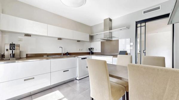 Lyon - Part-Dieu - Appartement de 166 m² en dernier étage avec terrasse et balcon - 4 chambres