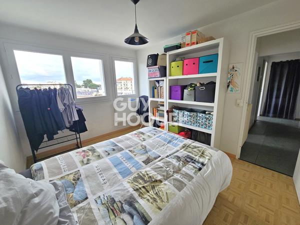 LONS 64140 : Appartement grand T3 avec place de parking.