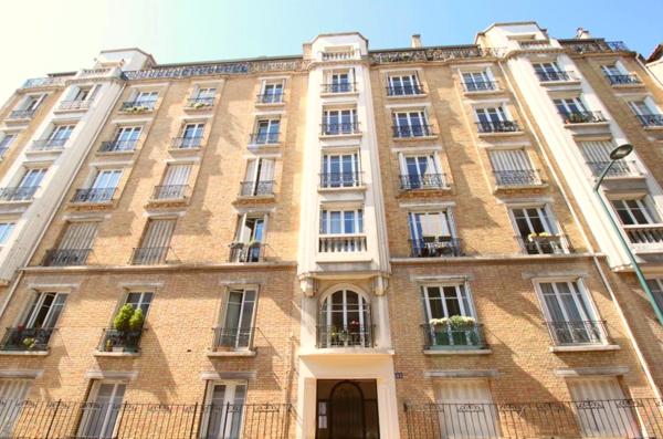 Appartement
         3 pièces
        - 64 m² 182 000 € *