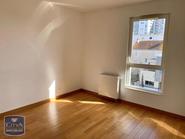 Appartement à louer 4 pièces 107.14m² Saint-Pierre-des-Corps (37700)