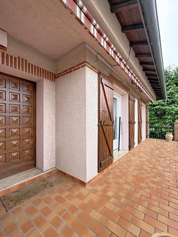 Maison
         6 pièces
        - 159 m² 422 800 € *