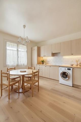 Maison
         6 pièces
        - 159 m² 422 800 € *