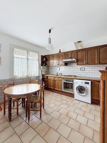 Maison
         6 pièces
        - 159 m² 422 800 € *