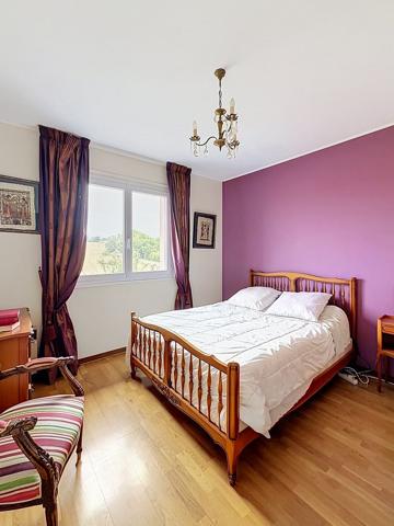 Maison
         6 pièces
        - 159 m² 422 800 € *
