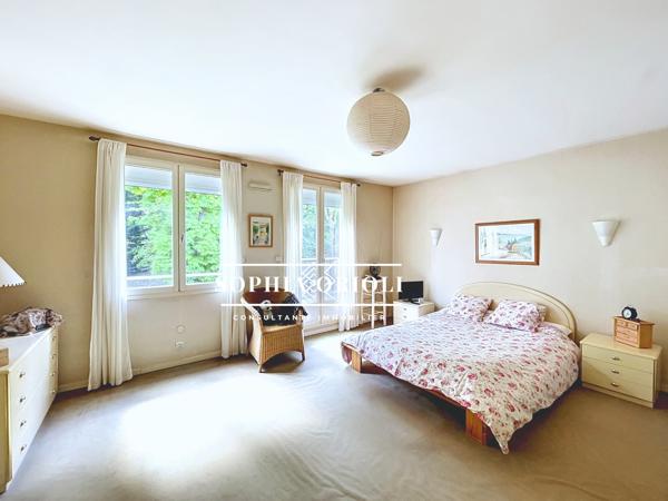 Maison
         6 pièces
        - 184 m² Exclusivité 560 000 € *
