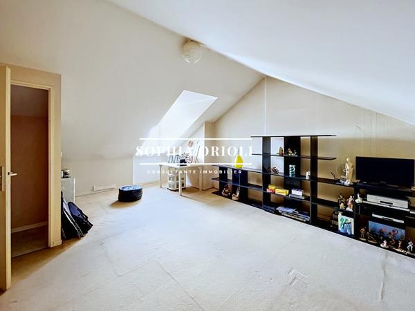 Maison
         6 pièces
        - 184 m² Exclusivité 560 000 € *
