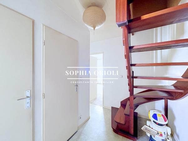 Maison
         6 pièces
        - 184 m² Exclusivité 560 000 € *