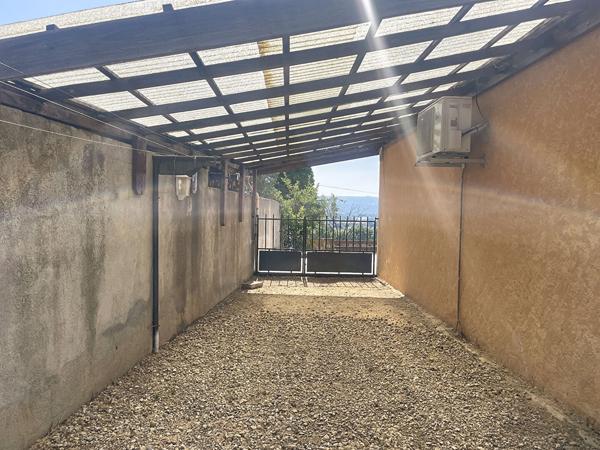 Maison Manosque 6 pièces 132 m2 habitables, terrasse, carport, garage et dépendances