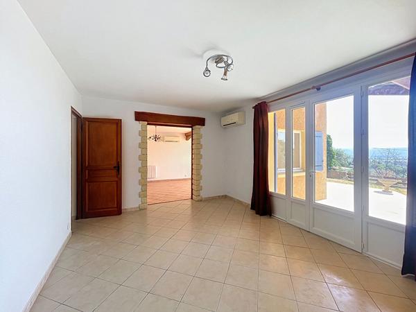 Maison Manosque 6 pièces 132 m2 habitables, terrasse, carport, garage et dépendances