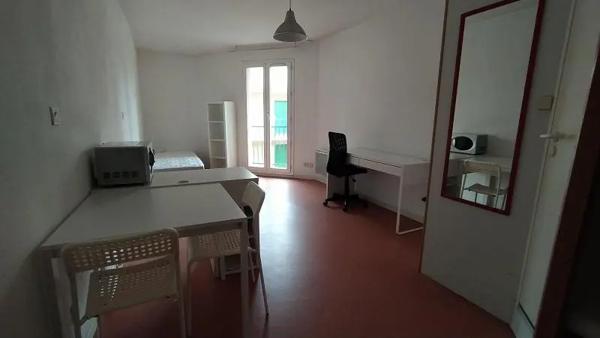Appartement à louer 1 pièce 20.35m² Nîmes (30900)