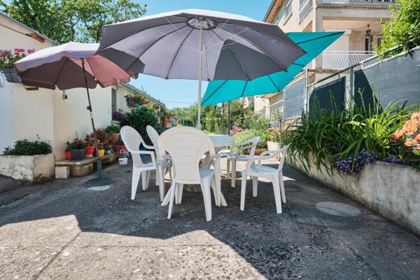 Maison avec jardin, à proximité du centre-ville