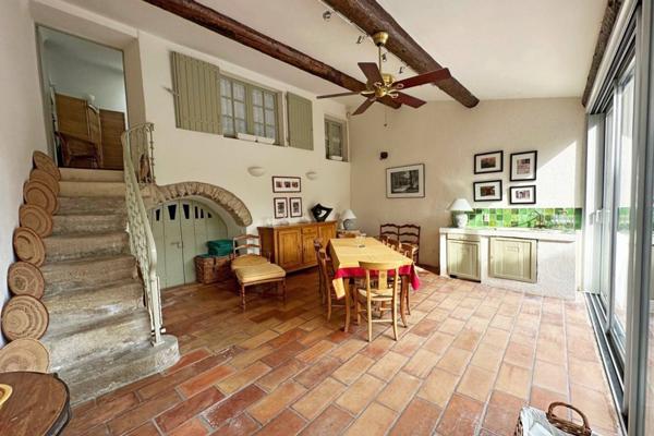 Cabrières-d'Avignon (84220) Cabrières d'Avignon Gordes 5 mn maison de village 200 M2 jardin 300 m2 piscine
