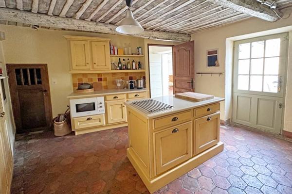 Cabrières-d'Avignon (84220) Cabrières d'Avignon Gordes 5 mn maison de village 200 M2 jardin 300 m2 piscine