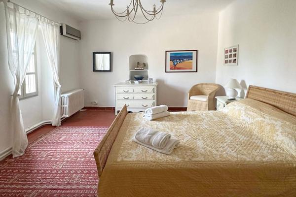 Cabrières-d'Avignon (84220) Cabrières d'Avignon Gordes 5 mn maison de village 200 M2 jardin 300 m2 piscine