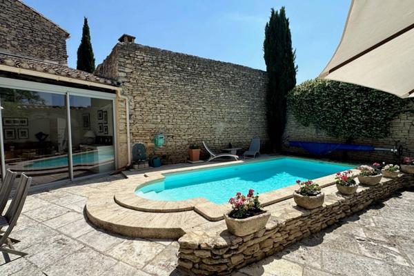 Cabrières-d'Avignon (84220) Cabrières d'Avignon Gordes 5 mn maison de village 200 M2 jardin 300 m2 piscine