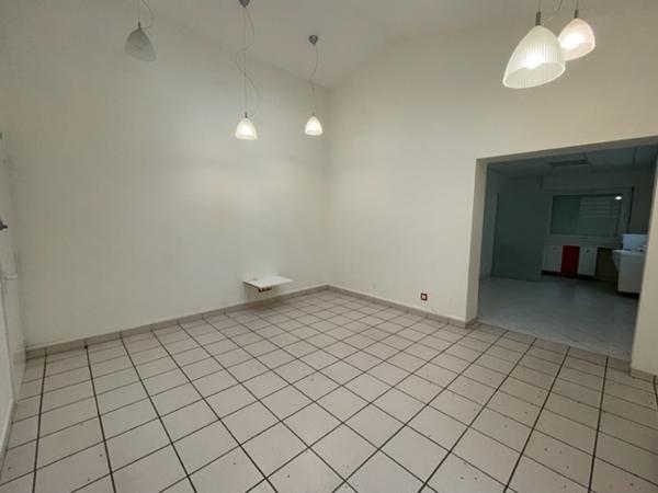 Local Professionnel à Civray