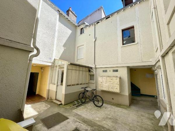 APPARTEMENT LIBRE
A VENDRE A REIMS
Appartement libre, au RDC, de 33 m2 comprenant : cuisine o...