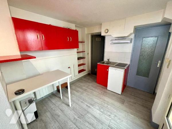 APPARTEMENT LIBRE
A VENDRE A REIMS
Appartement libre, au RDC, de 33 m2 comprenant : cuisine o...
