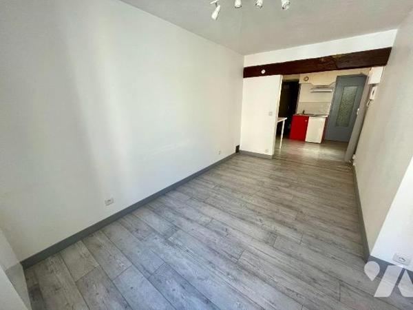 APPARTEMENT LIBRE
A VENDRE A REIMS
Appartement libre, au RDC, de 33 m2 comprenant : cuisine o...