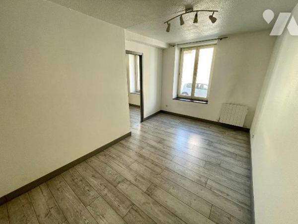 APPARTEMENT LIBRE
A VENDRE A REIMS
Appartement libre, au RDC, de 33 m2 comprenant : cuisine o...