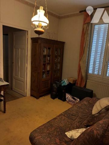 a vendre à troyes maison de 1930 à rénover. Maison de type 3 dans quartier résidentielle très c...