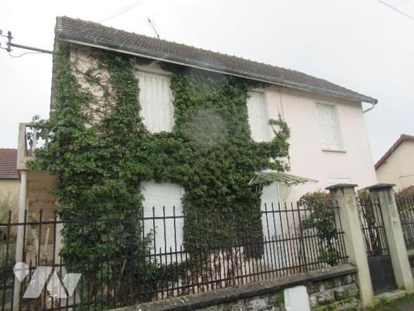 a vendre à troyes maison de 1930 à rénover. Maison de type 3 dans quartier résidentielle très c...